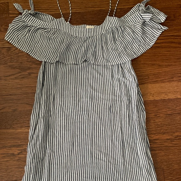 O’Neill girls stipe off the shoulder cover up. Size large. - Picture 1 of 4